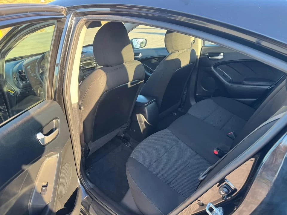 2017 Kia Forte - Image 7 of 12
