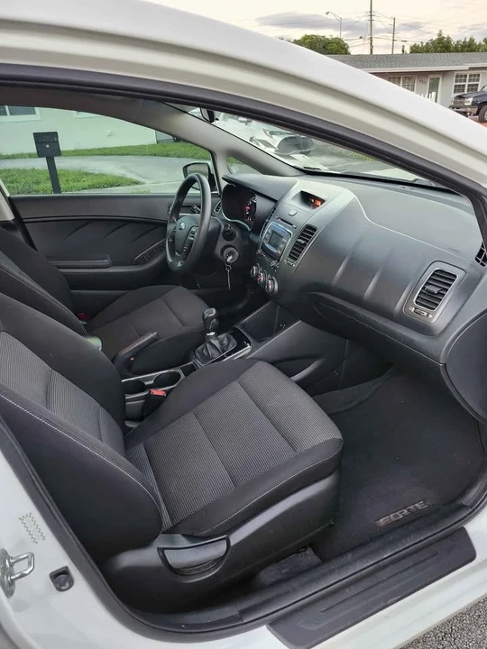 2017 Kia Forte - Image 11 of 13