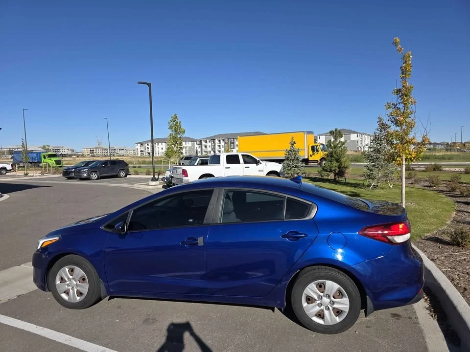 2017 Kia Forte - Image 4 of 8
