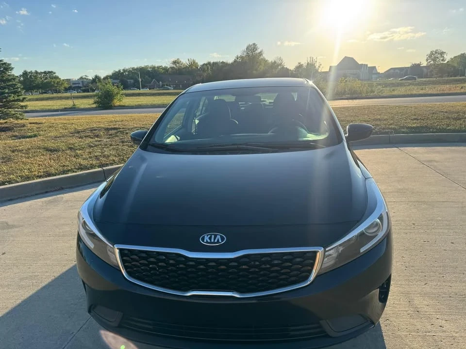 2017 Kia Forte - Image 4 of 12