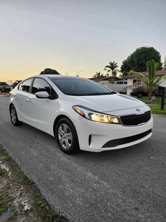 2017 Kia Forte - Image 3 of 13