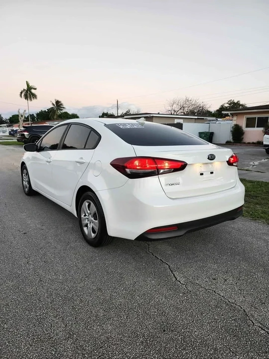 2017 Kia Forte - Image 8 of 13