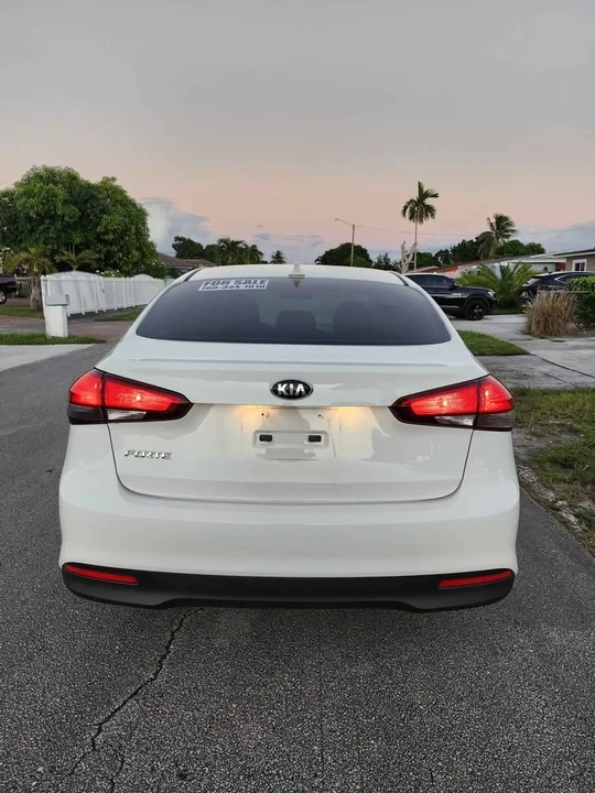 2017 Kia Forte - Image 7 of 13