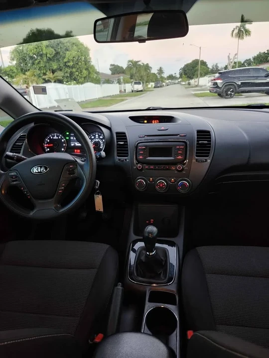 2017 Kia Forte - Image 10 of 13