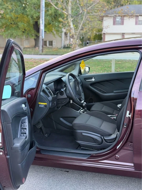 2017 Kia Forte - Image 6 of 9