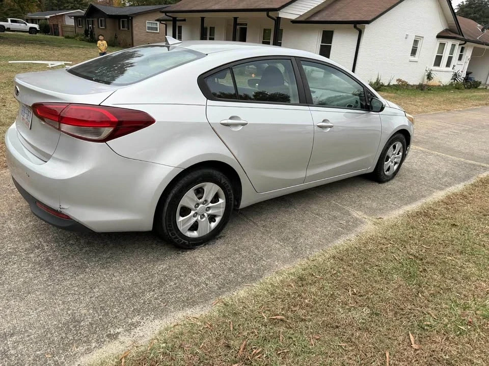 2017 Kia Forte - Image 5 of 20