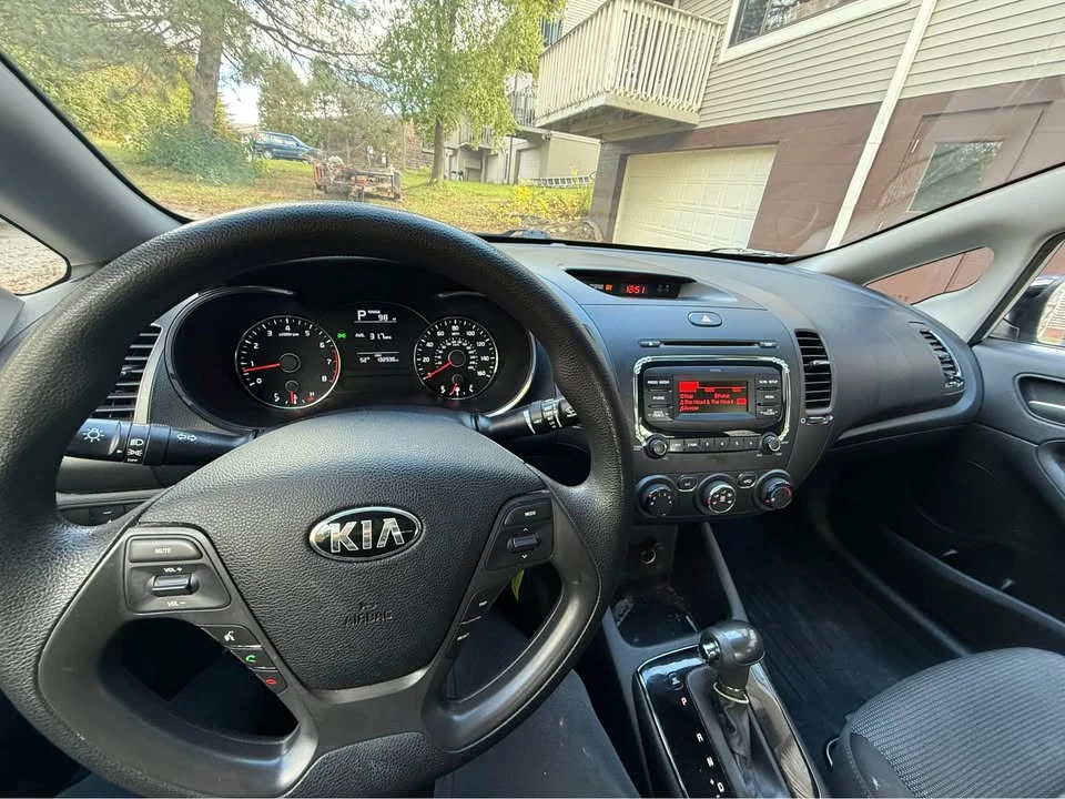 2017 Kia Forte - Image 6 of 7