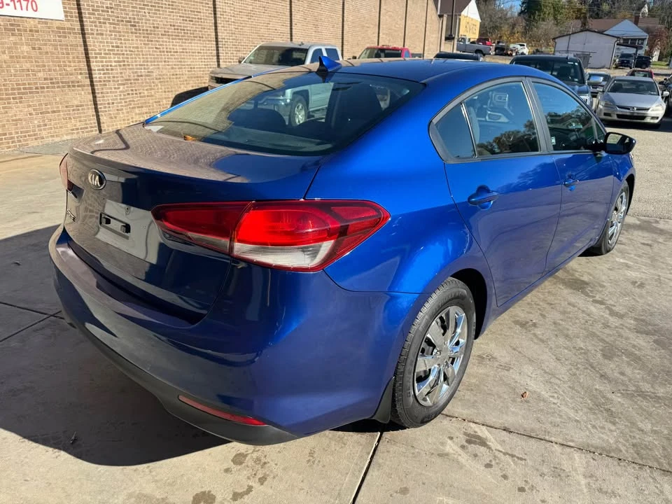 2017 Kia Forte - Image 5 of 14