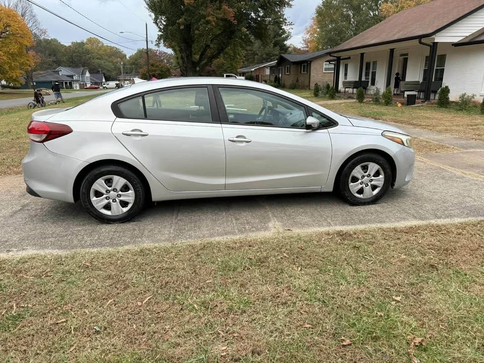 2017 Kia Forte - Image 13 of 20
