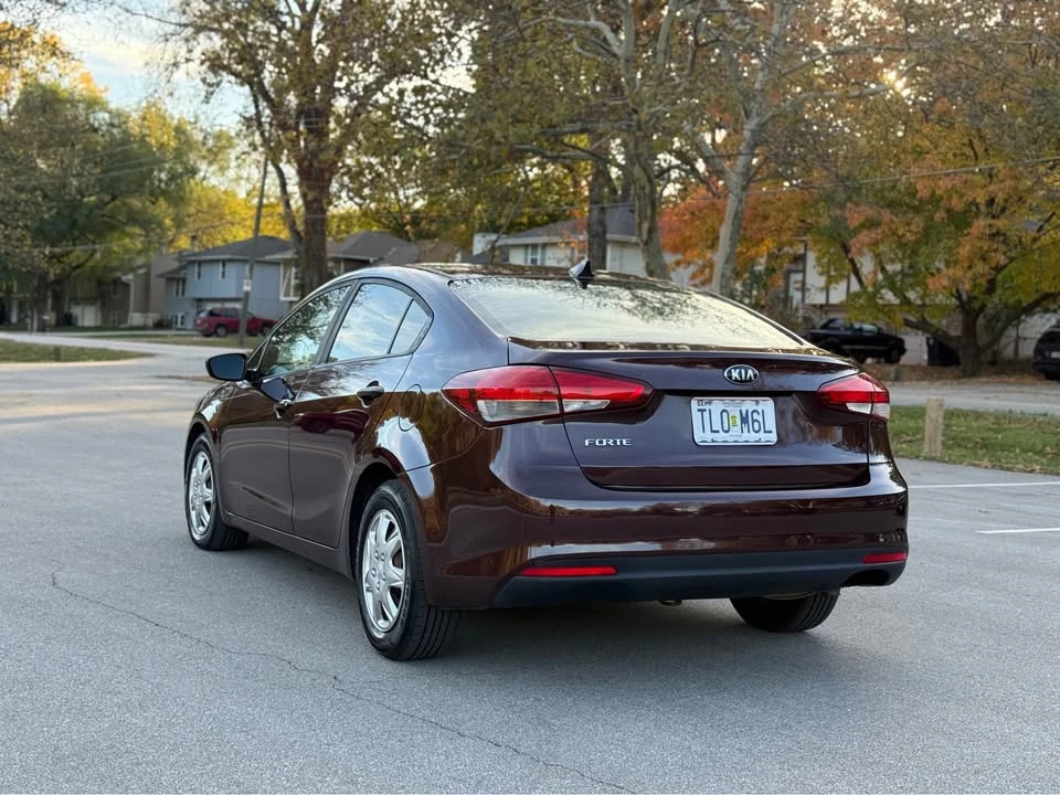 2017 Kia Forte - Image 4 of 9