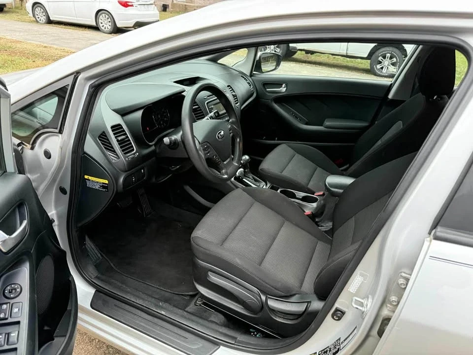 2017 Kia Forte - Image 17 of 20