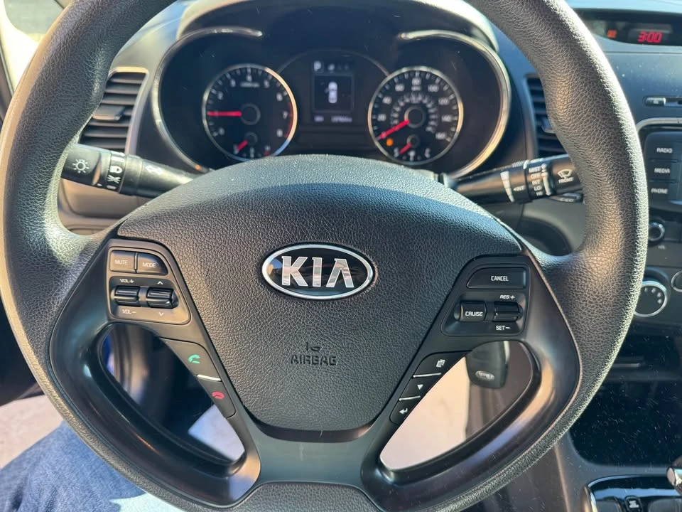 2017 Kia Forte - Image 11 of 14