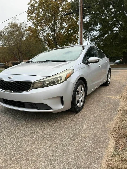 2017 Kia Forte - Image 7 of 20