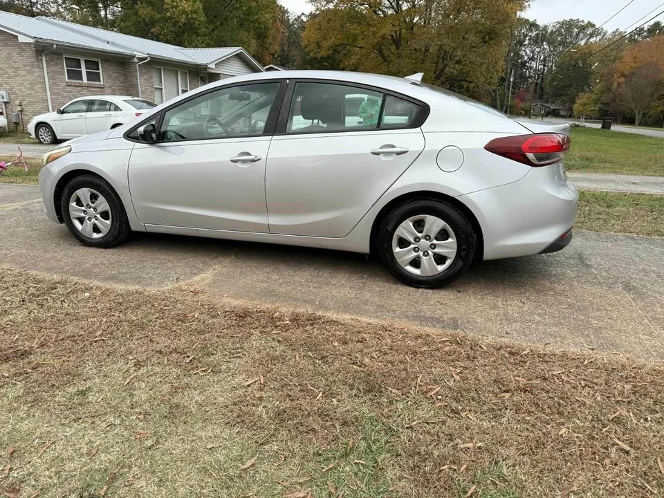 2017 Kia Forte - Image 8 of 20