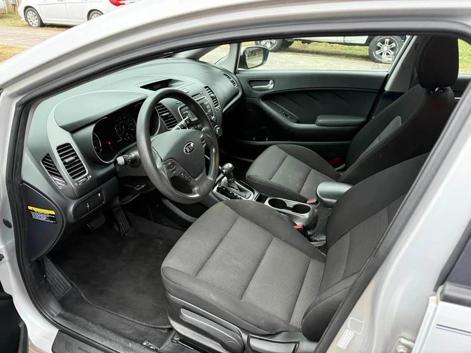 2017 Kia Forte - Image 15 of 20