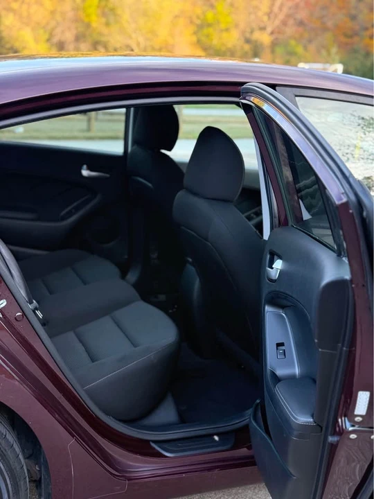 2017 Kia Forte - Image 8 of 9