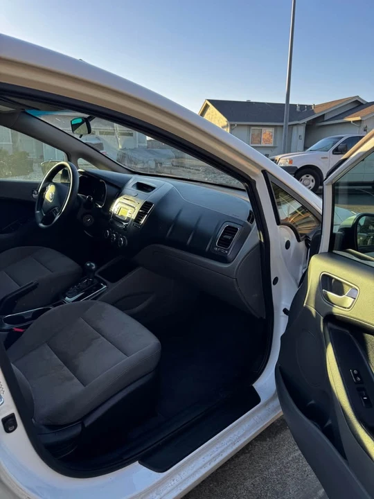 2017 Kia Forte - Image 6 of 6
