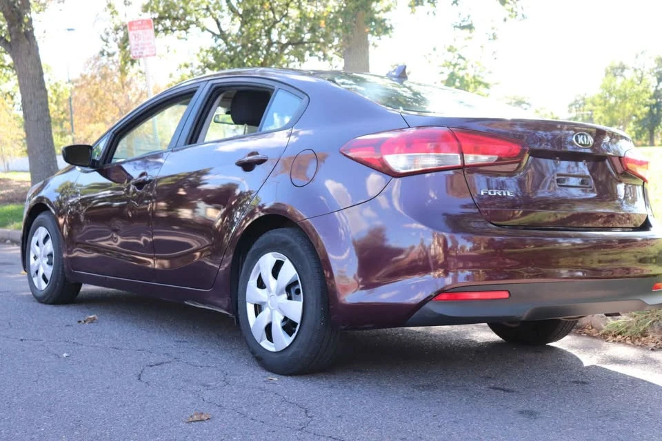 2017 Kia Forte - Image 6 of 11
