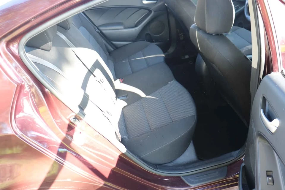 2017 Kia Forte - Image 10 of 11