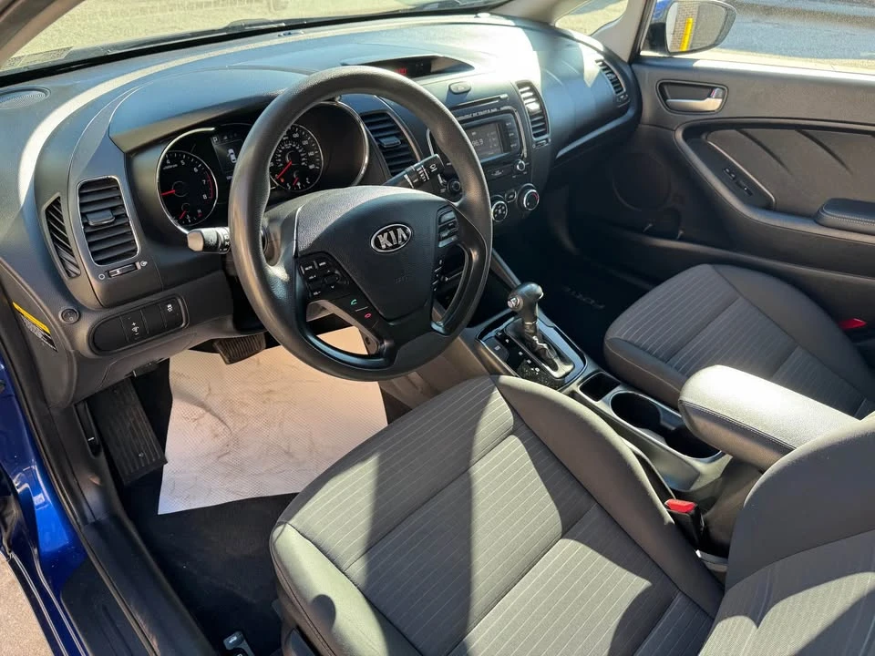 2017 Kia Forte - Image 9 of 14