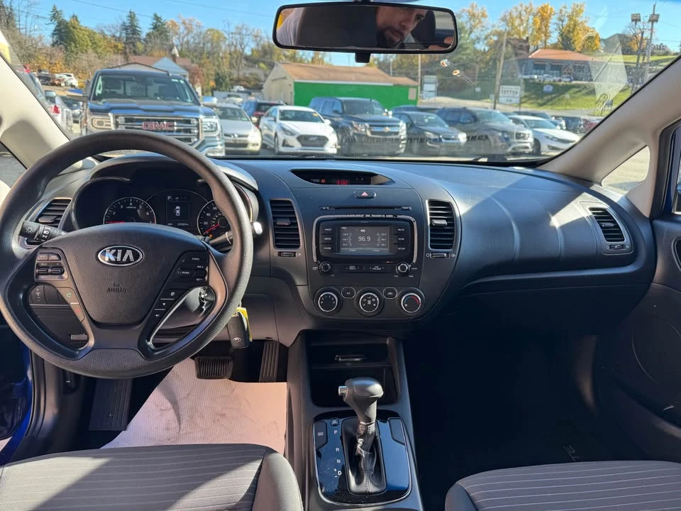 2017 Kia Forte - Image 10 of 14