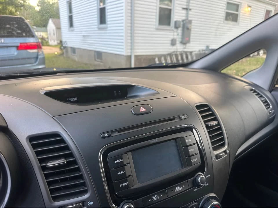 2017 Kia Forte - Image 10 of 11