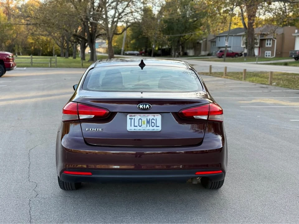 2017 Kia Forte - Image 5 of 9
