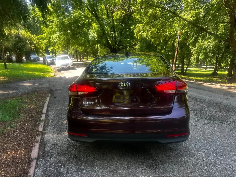 2017 Kia Forte - Image 4 of 11