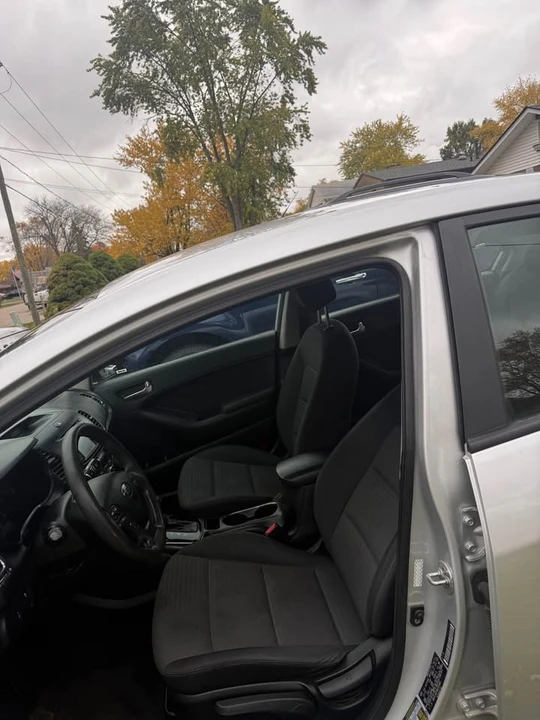 2017 Kia Forte - Image 4 of 8