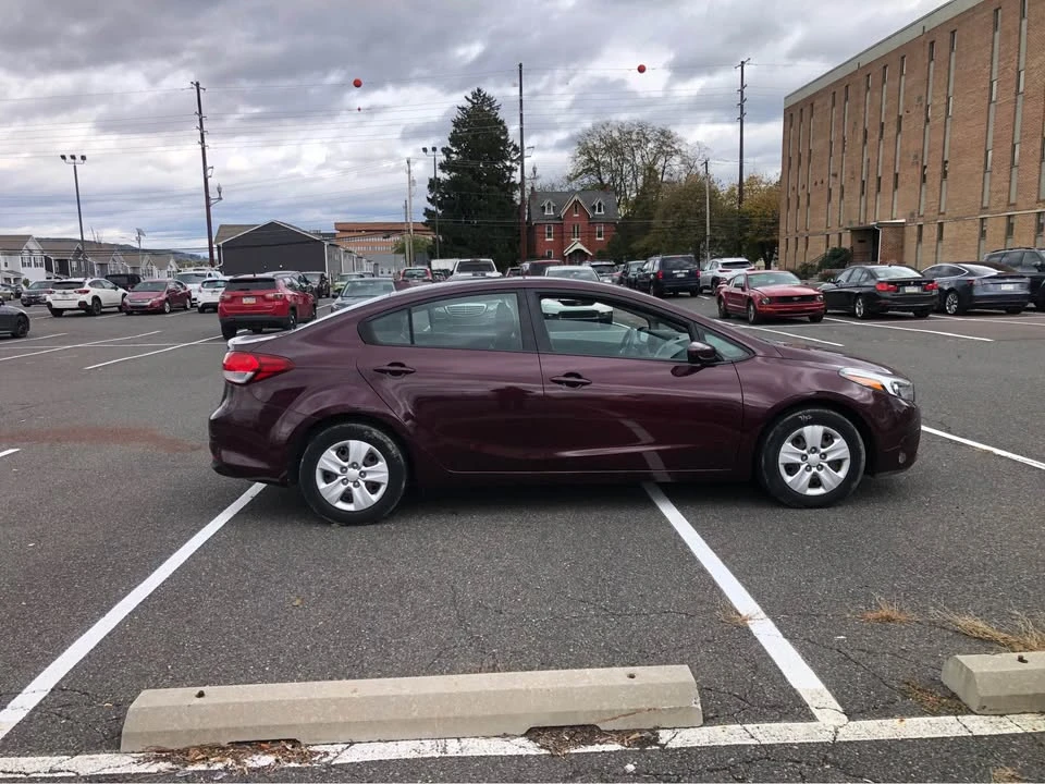 2017 Kia Forte - Image 4 of 10