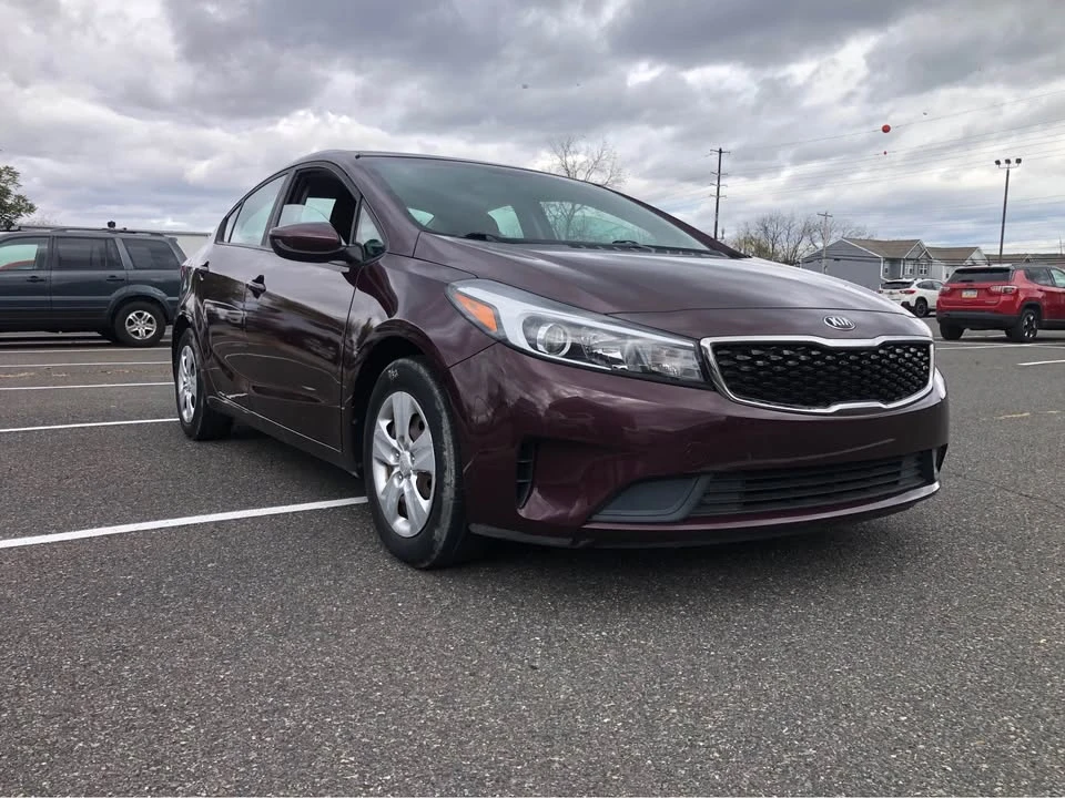 2017 Kia Forte - Image 3 of 10
