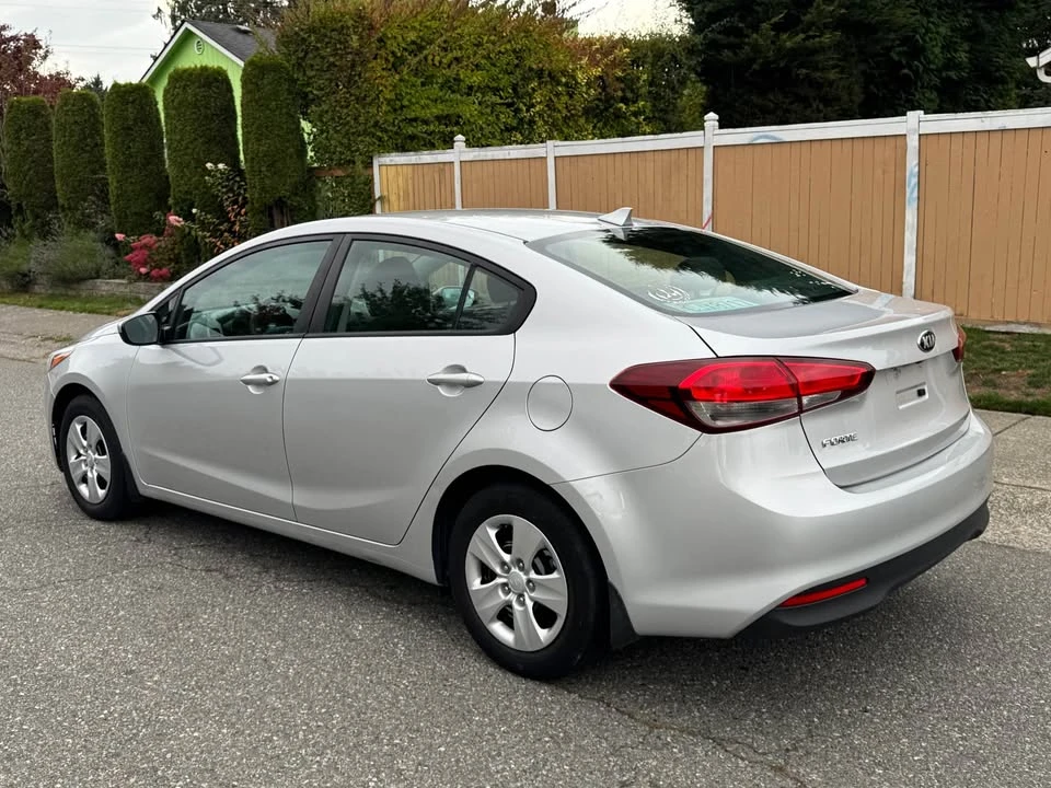2017 Kia Forte - Image 6 of 13