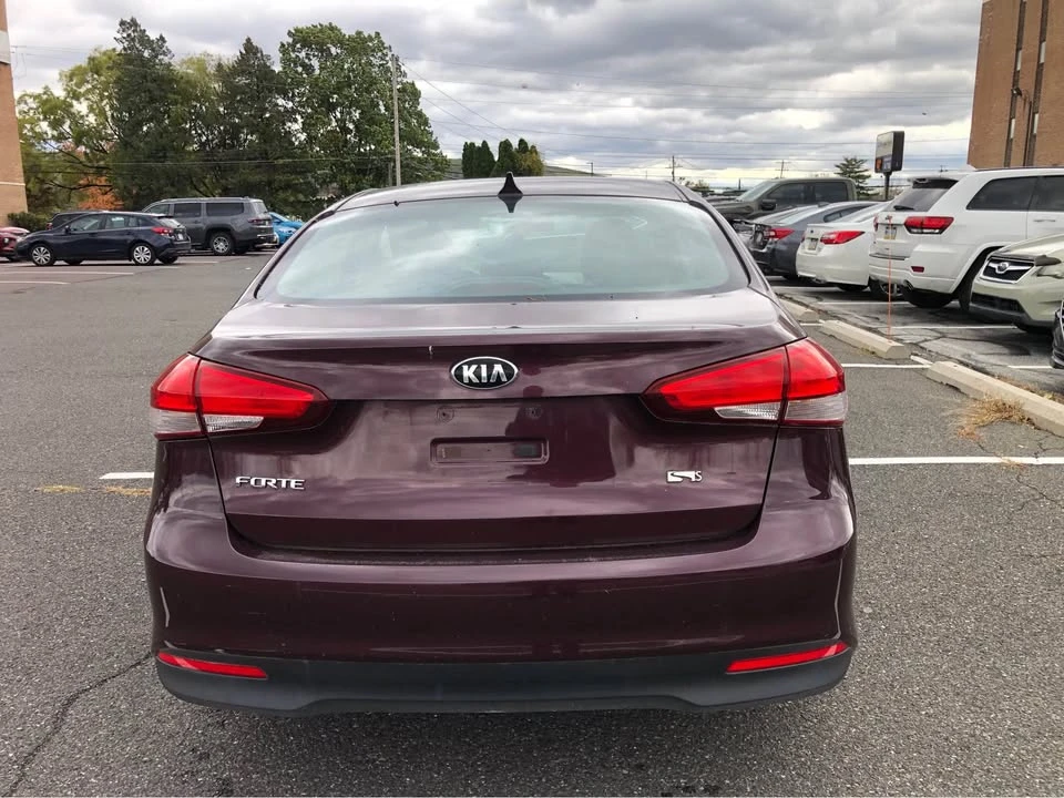 2017 Kia Forte - Image 5 of 10