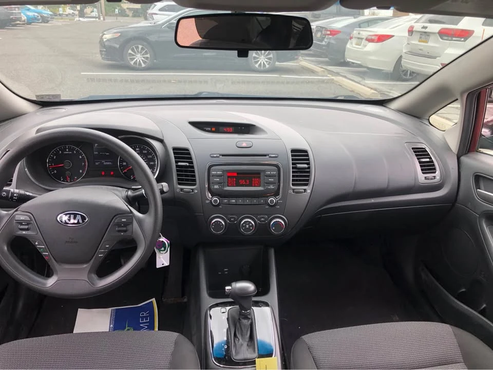 2017 Kia Forte - Image 9 of 10