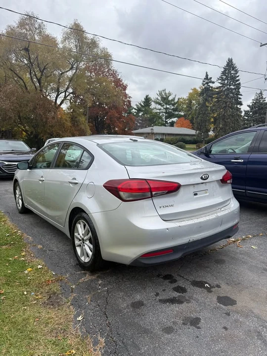2017 Kia Forte - Image 3 of 8