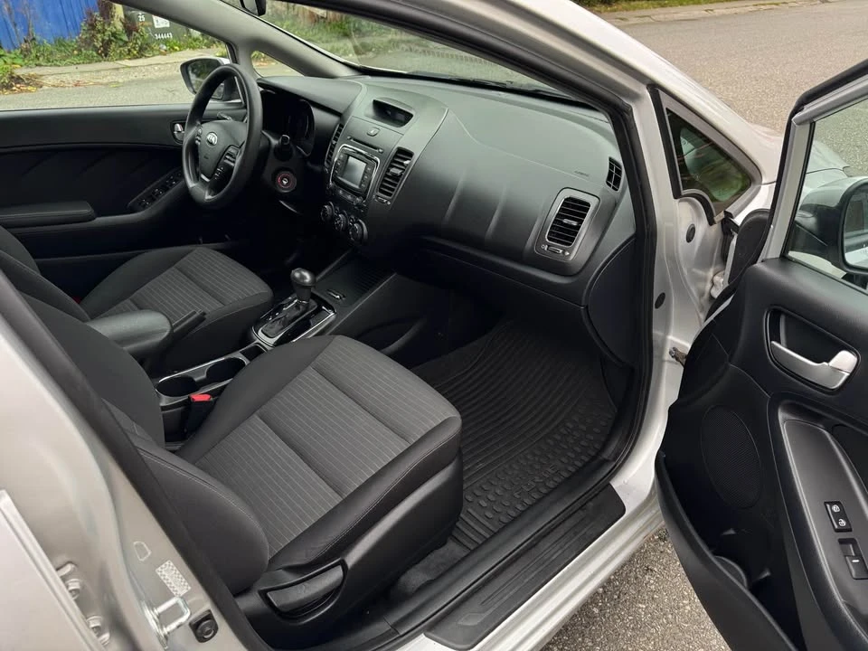 2017 Kia Forte - Image 7 of 13