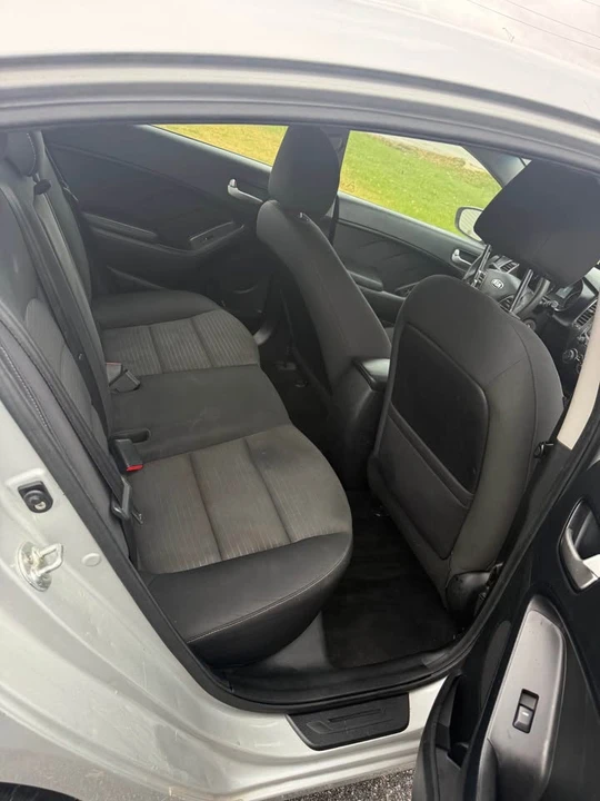 2017 Kia Forte - Image 7 of 8