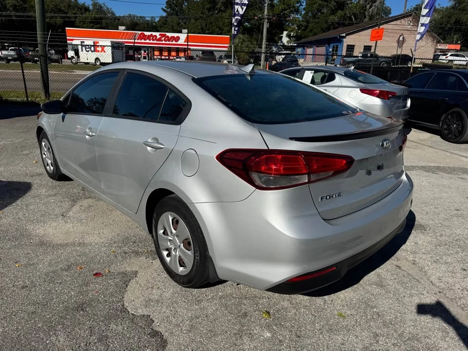 2017 Kia Forte - Image 6 of 12