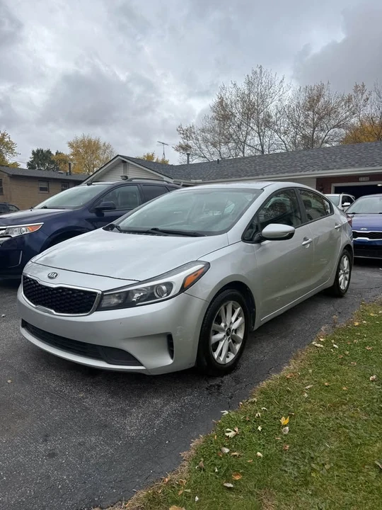 2017 Kia Forte - Image 2 of 8