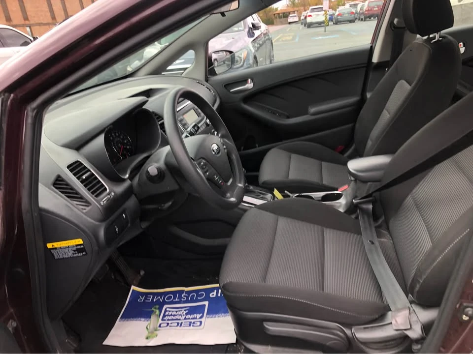 2017 Kia Forte - Image 7 of 10