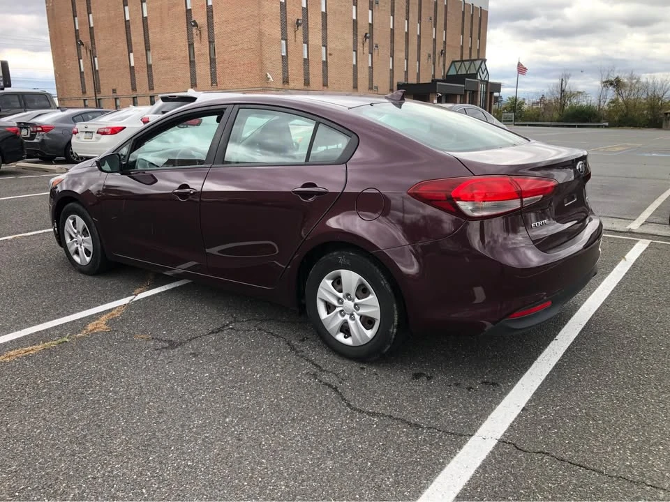 2017 Kia Forte - Image 8 of 10