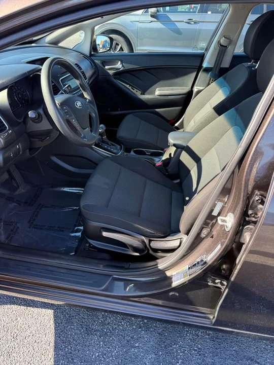2017 Kia Forte - Image 2 of 3