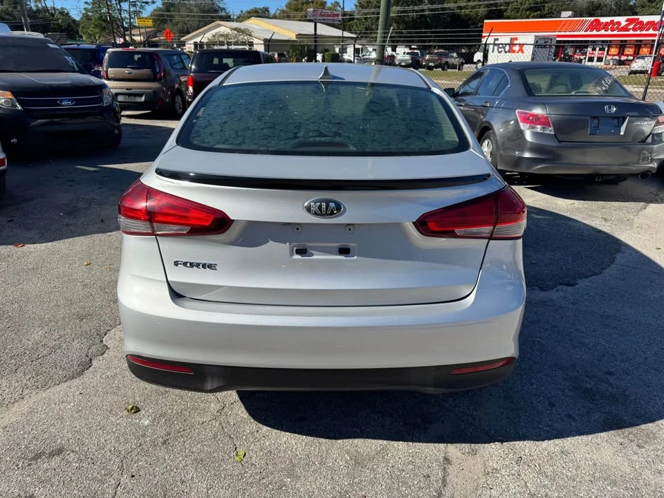2017 Kia Forte - Image 5 of 12