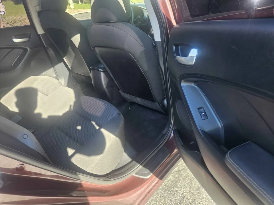 2017 Kia Forte - Image 10 of 16