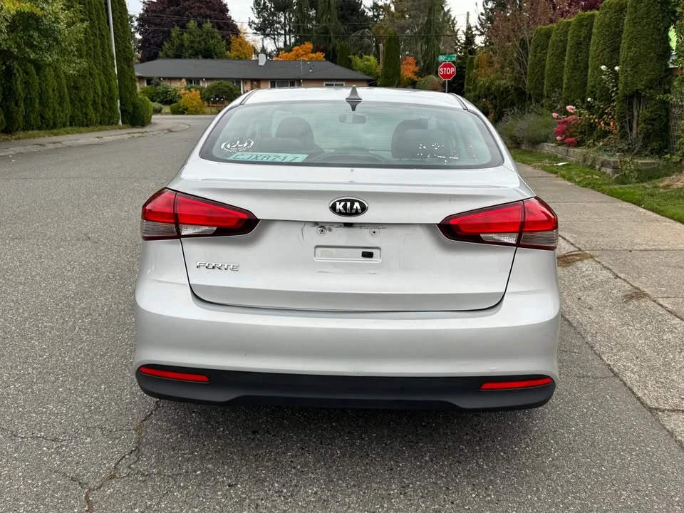 2017 Kia Forte - Image 5 of 13