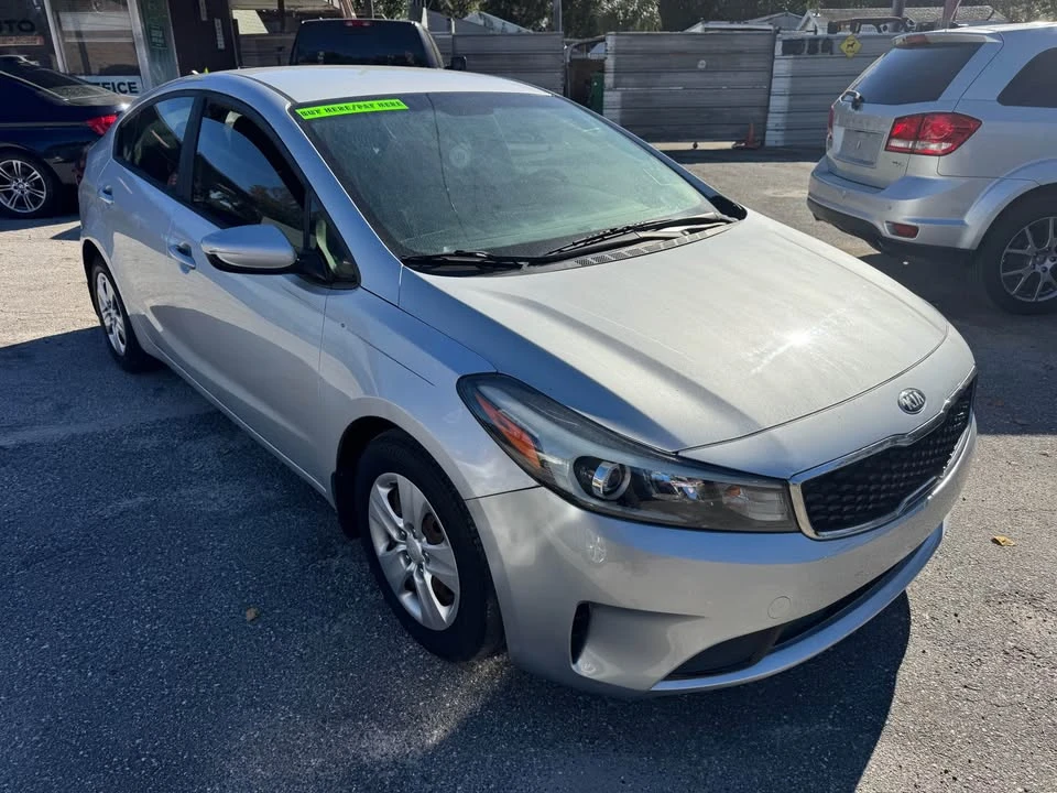 2017 Kia Forte - Image 3 of 12
