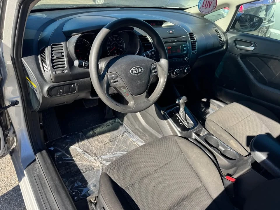 2017 Kia Forte - Image 9 of 12