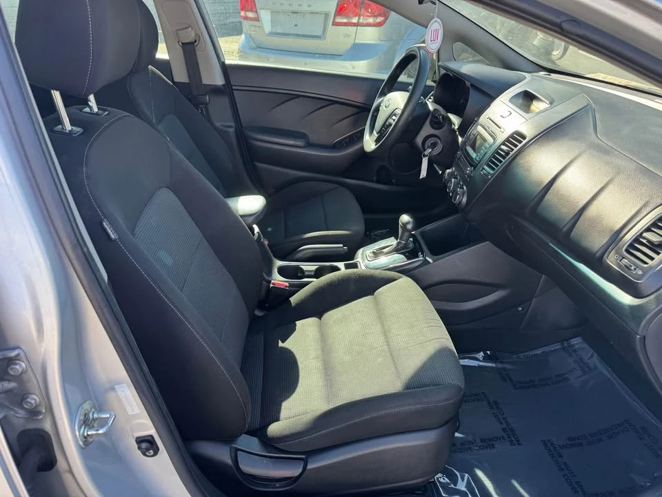 2017 Kia Forte - Image 11 of 12
