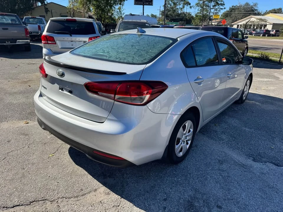2017 Kia Forte - Image 4 of 12