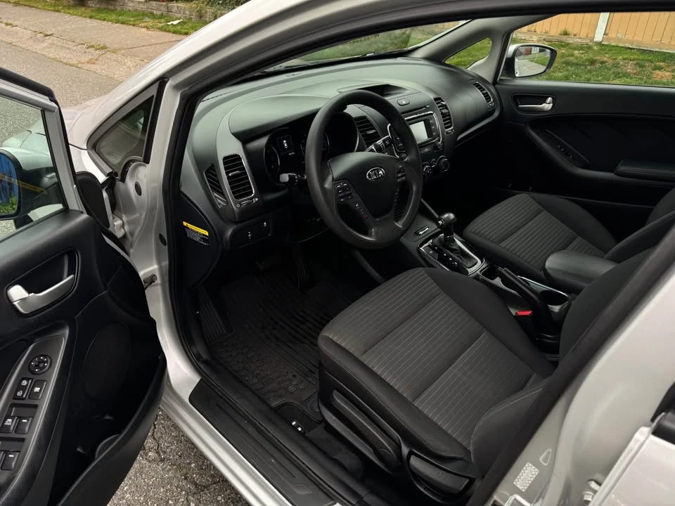2017 Kia Forte - Image 8 of 13